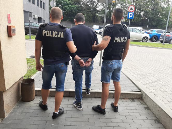 Łódź: NALOT policji na "dziuplę". 30- i 44-latek z zarzutami paserstwa