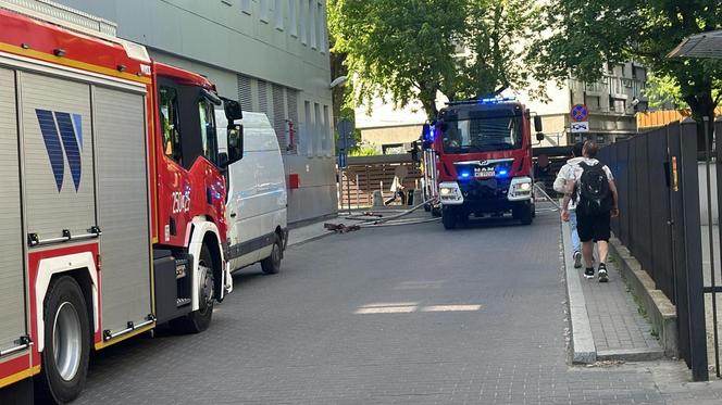 Pożar wieżowca w centrum Warszawy. 1000 osób ewakuowanych! „Sytuacja nieopanowana”