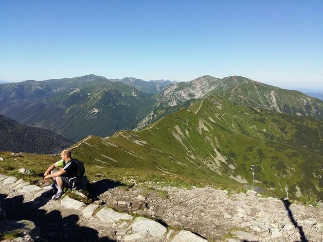 Nieodpowiedzialne turystki wybrały się w Tatry w klapach. Powinny być obciążane kosztami interwencji TOPR