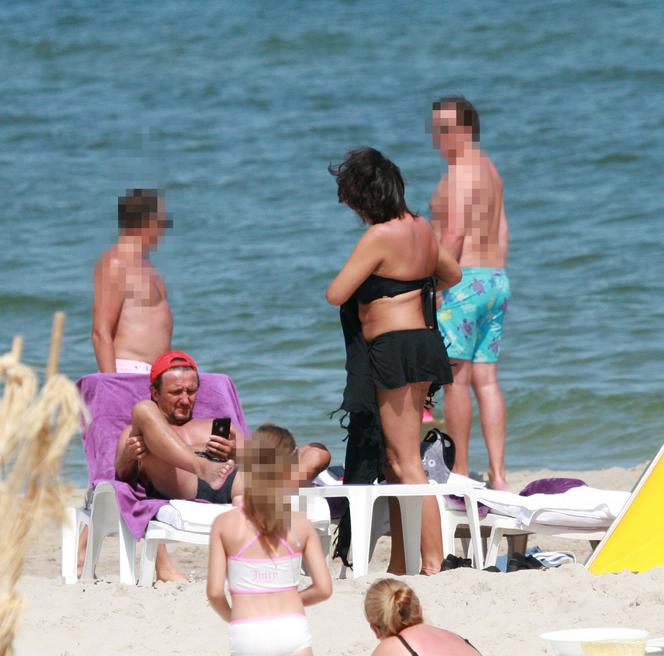 Anna Korcz na plaży na Bałtykiem