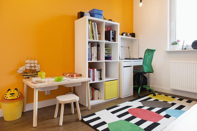 Rodzinnie i kolorowo – jak sprytnie podzielić przestrzeń mieszkania