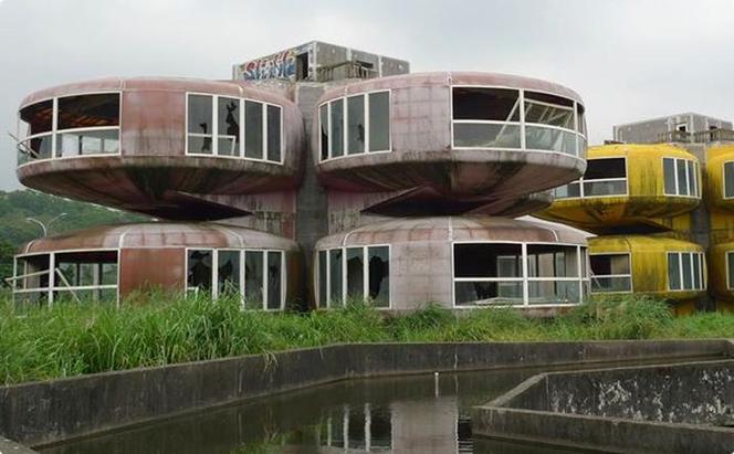 Sanzhi UFO Houses