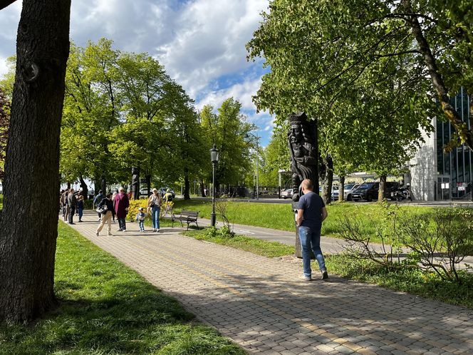   Ełk. Tłumy turystow odwiedzają to miasto. Jest największym na Mazurach