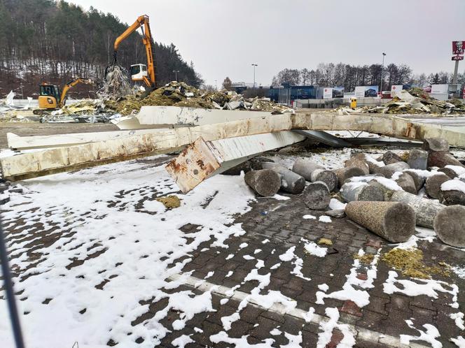 Rozbiórka supermarketu Tesco przy ulicy Kcyńskiej. Tu był HIT - pierwszy hipermarket w Trójmieście