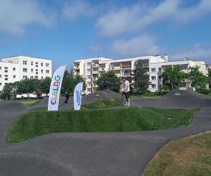 Hulajnogi na elbląskim pumptracku. Zawody dla dzieci i młodzieży