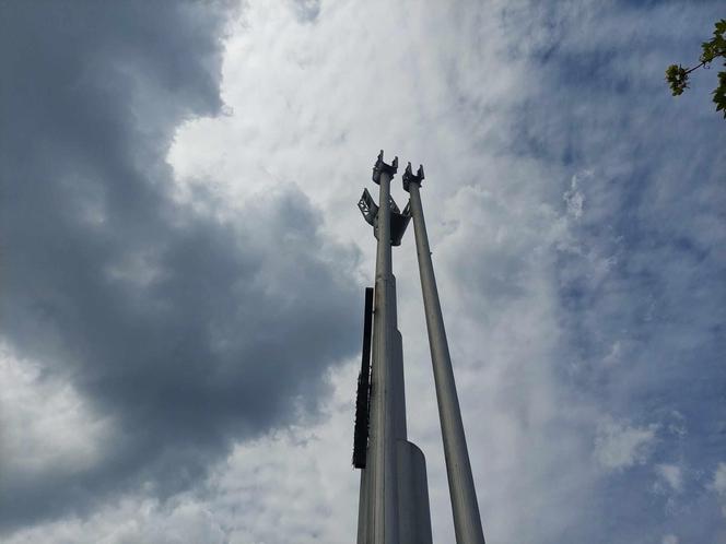 Pomnik w Dolinie Śmierci w Fordonie jest w opłakanym stanie. Jeden z kłosów wygląda na ułamany, a teren jest ogrodzony taśmą