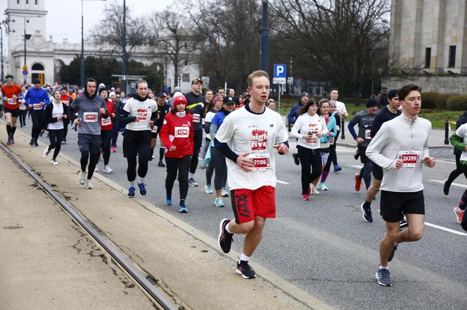 Bieg na Piątkę 2024, Warszawa - zdjęcia. Biegłeś? Szukaj się w galerii!