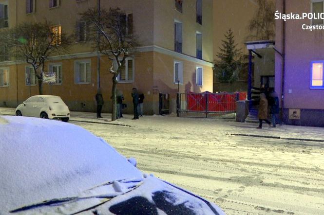 Śląskie: Brutalne morderstwo w samym centrum miasta. Mężczyzna ubrany w czapkę Mikołaja skatował kobietę siekierą