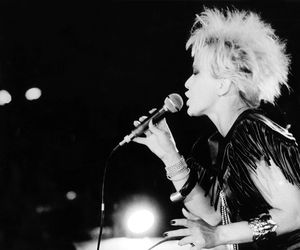 Małgorzata Ostrowska sama wypracowała swój niepodrabialny styl. Dosłownie!