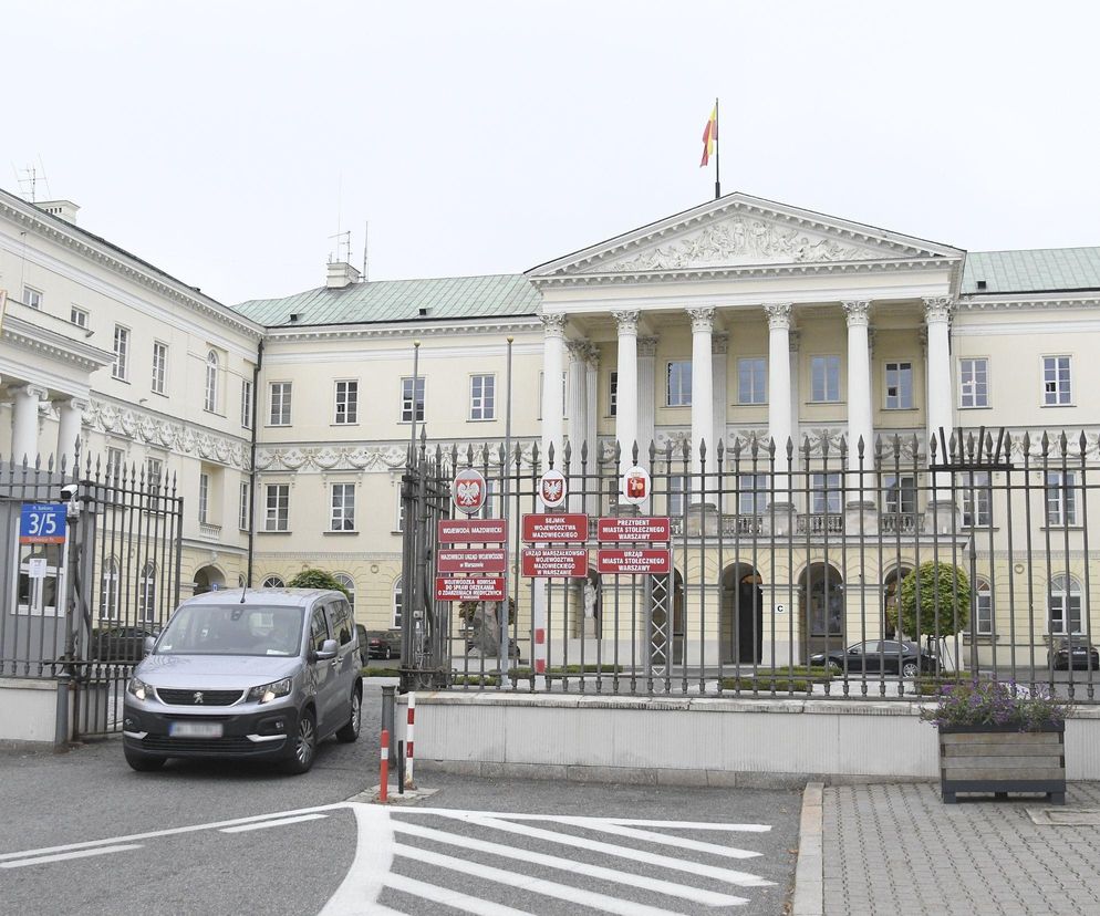 Ponad 4 mln zł na nowe samochody. Stołeczny ratusz wymieni służbowe auta