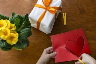 Krótkie wierszyki na Walentynki dla dzieci. Urocze życzenia dla najmłodszych 