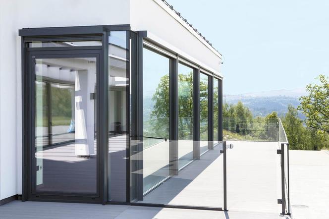 szklana balustrada na tarasie