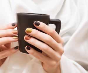 Cappuccino, biszkopt, karmel, czekolada. Najmodniejsze kolory na paznokciach przywodzą na myśl apetyczne desery!