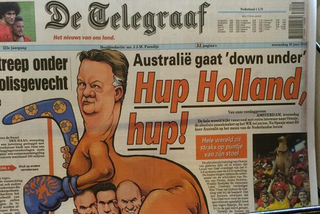 Okładka De Telegraaf na mecz Holandia - Australia