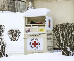 Chciał dostać się do ubrań w kontenerze PCK. Nie żyje