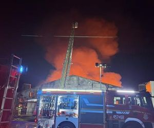 Ogromny pożar kurnika na Opolszczyźnie! W środku było ponad 130 tys. sztuk drobi [ZDJĘCIA]