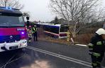 Groźny wypadek w podbydgoskim Niemczu. Autobus zderzył się z osobówką! [ZDJĘCIA]