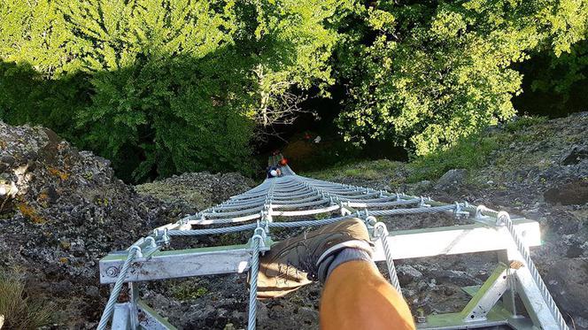 Niesamowity most linowy TYLKO DLA ODWAŻNYCH