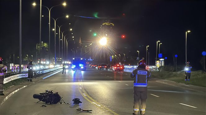 Makabra na Wisłostradzie. Roztrzaskane auta i motocykle. Dwie osoby reanimowane w tym dziecko 