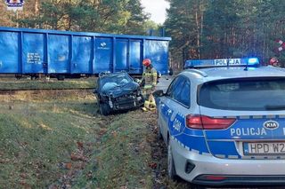 Zderzenie osobówki z pociągiem w pow. włodawskim