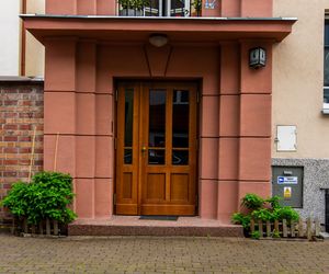 Partyzancki ogródek fasadowy na Mokotowie