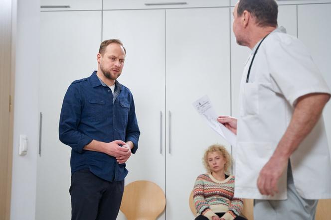 Na Wspólnej odc. 3571: Paweł (Grzegorz Kwiecień), Beata (Katarzyna Ptasińska)