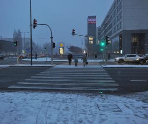 Totalny atak zimy nadciąga do Warszawy. Nawet 15 cm śniegu i silne wichury. Przeszywające zimno