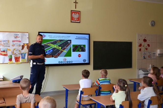 Wiedzą  więcej, są bardziej bezpieczni. Trwa policyjna akcja „Bezpieczna droga do szkoły”