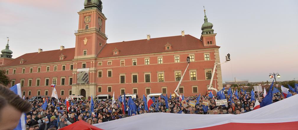 Ogromny protest w Warszawie. Tłumy ruszyły ulicami miasta, nie obyło się bez incydentów.