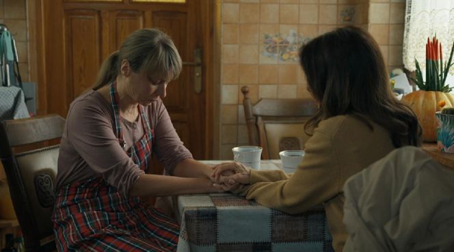 Barwy szczęścia, odcinek 3186. Krystyna Szymańska (Agata Pruchniewska), Kasia (Katarzyna Glinka)