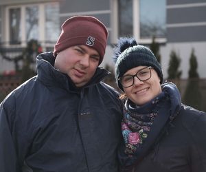 Rolnicy. Podlasie. Justyna poznała męża w internecie. Tak wyglądali na swoim ślubie. Fanka: O boziu