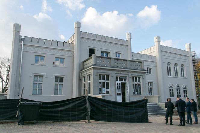 Pałac w Posadzie w trakcie remontu (2022 r.)