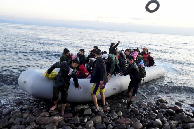 Fala uchodźców szturmuje Europę! Nawet 4 MILIONY ludzi
