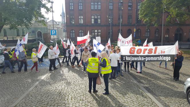 Pracownicy sanepidu w Bydgoszczy wyszli na ulice i zaprotestowali! [ZDJĘCIA]