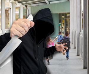 Brutalny atak nożownika w szkole. Zadawał ciosy w okolice serca i gardła