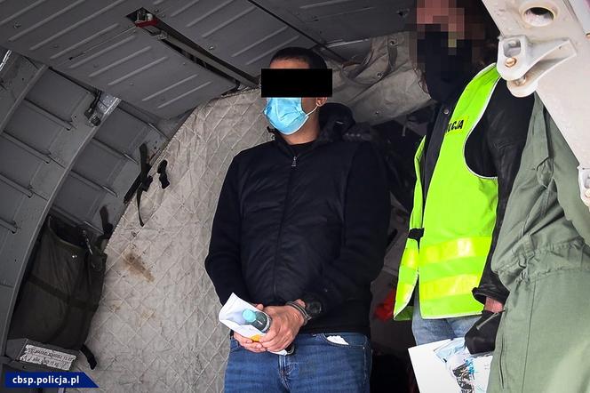 Szef gangu, który prał pieniądze dla kolumbijskich karteli narkotykowych, sprowadzony do Polski