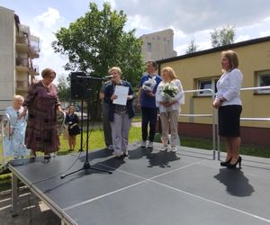 Przez lata ŚDS w Siedlcach działał w dwóch lokalizacjach, teraz już oficjalnie funkcjonuje w jednym miejscu, w budynkach dostosowanych do potrzeb osób z niepełnosprawnościami. 