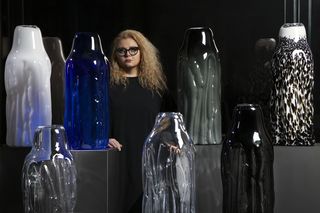 Te unikatowe obiekty to odpowiedź na wszechobecną nadprodukcję. Wywiad z rzeźbiarką i projektantką szkła artystycznego Aleksandrą Kujawską