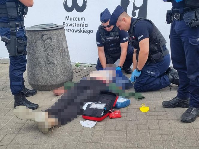 Mężczyzna spadł z muru i przestał oddychać! Heroiczna akcja policjantów