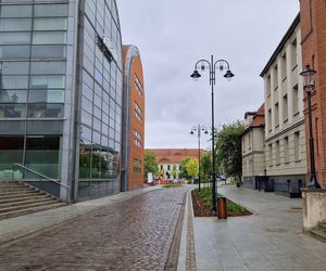 Rybi Rynek w Bydgoszczy niemal gotowy. Eleganckie nabrzeże już cieszy oczy!
