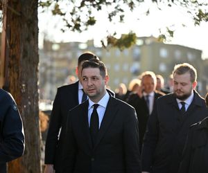 Pogrzeb Barbary Skrzypek. Prezydent Andrzej Duda, Jarosław Kaczyński i inni politycy PiS w kondukcie żałobnym w Gorlicach [ZDJĘCIA]