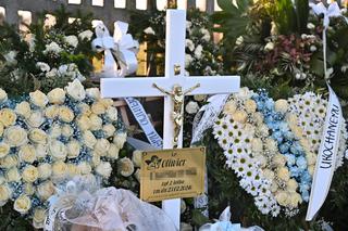 Oliwierek powiększył grono aniołków. Jego grób przykryła kołderka z białych róż