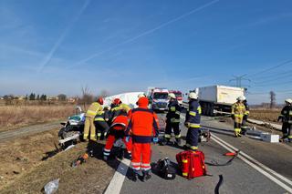 Wojnicz. Dostawczy fiat zderzył się z ciężarówką. Nie żyje 50-letni kierowca