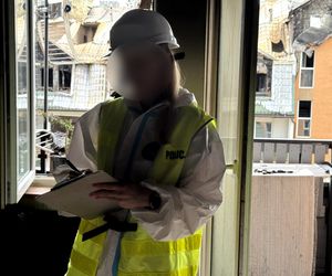 Policjanci pokazali jak wygląda wnętrze spalonego budynku w Ząbkach. Wstrząsające obrazki