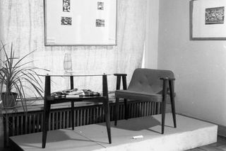 Józef Chierowski, fotel i stolik, „II Okręgowa Wystawa Architektury Wnętrz i Grafiki”, CBWA, Wrocław, 1958