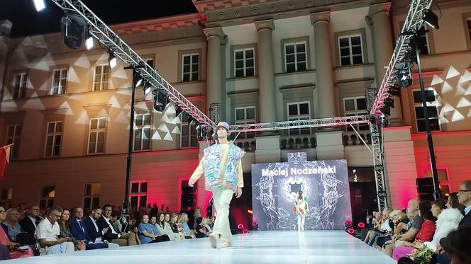 RADOM FASHION SHOW