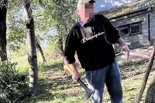 Rafał siekierą rąbał brata, bo zbałamucił mu żonę. Dramat we wsi Pryszczowa Góra