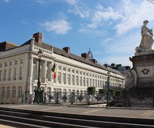  Plac Męczenników (Place des Martyrs)