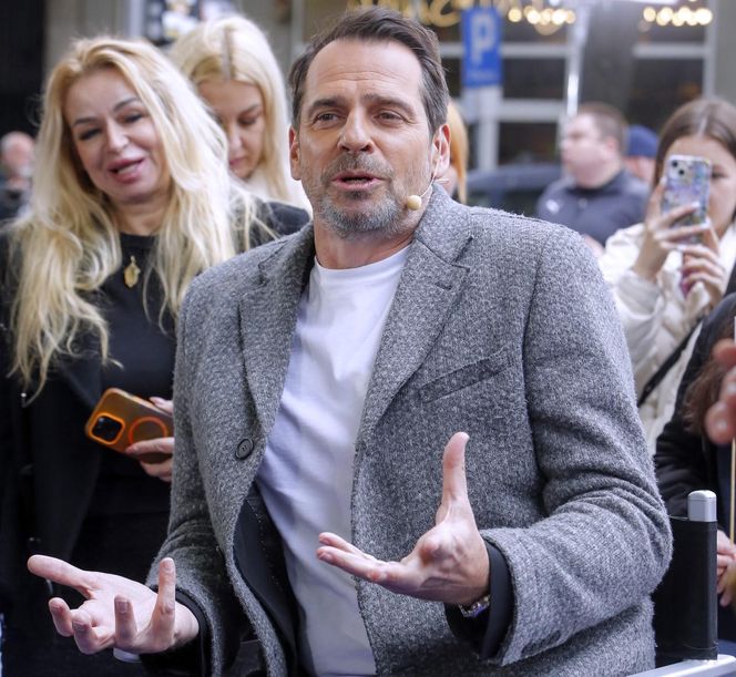 To z nim wystrojony Paweł Deląg poszedł głosować. Szok!