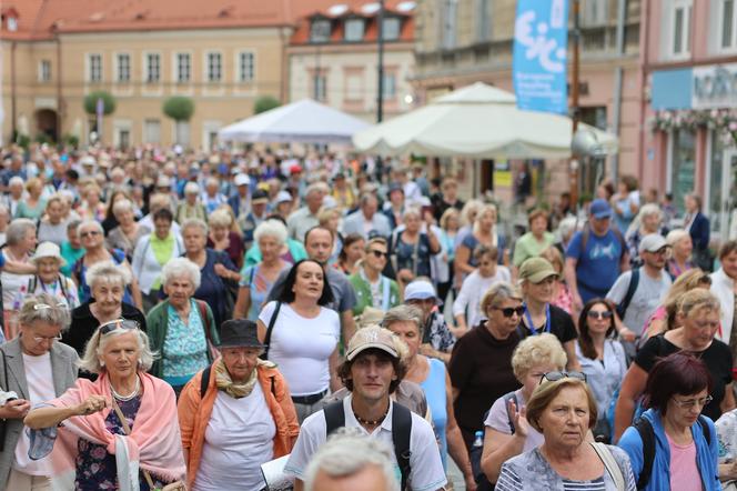 Pątnicy ruszyli na szlak! Z Lublina wyruszyła Lubelska Piesza Pielgrzymka na Jasną Górę 2023